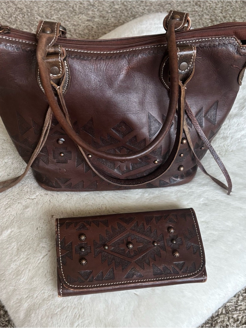 American West leather  Embossed nag  with Matching Wallet great condition